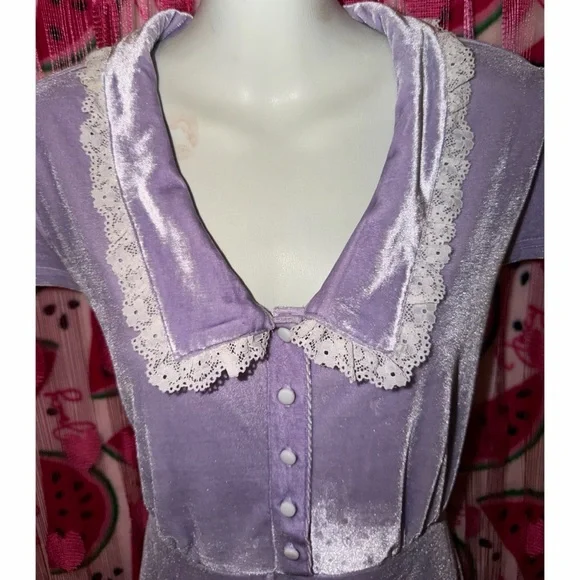 💜 Killstar Velvet Dress with Lace Trim - Picture 2 of 6